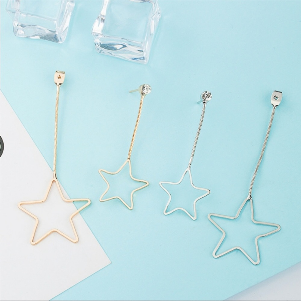 ⭐️HOLLOW STAR EARRINGS⭐️